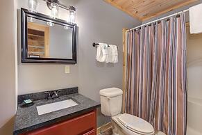 Scenic Smoky Mountains Escape w/ Hot Tub