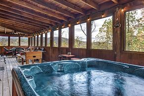 Scenic Smoky Mountains Escape w/ Hot Tub