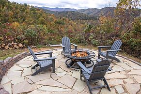 Scenic Smoky Mountains Escape w/ Hot Tub