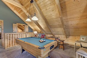 Scenic Smoky Mountains Escape w/ Hot Tub