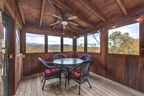 Scenic Smoky Mountains Escape w/ Hot Tub