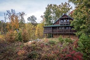 Scenic Smoky Mountains Escape w/ Hot Tub