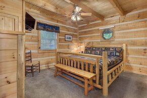 Scenic Smoky Mountains Escape w/ Hot Tub