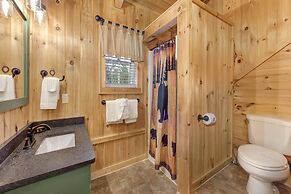 Scenic Smoky Mountains Escape w/ Hot Tub