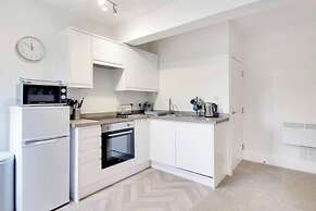 Stylish 1-bed Apartment - Heart of Tunbridge Wells