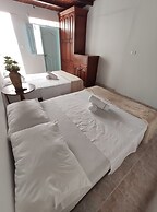 Hostal Colors - Hostel