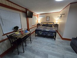 Nature Coast Inn and Cottages