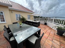 Stunning 4-bed Villa in Gros Islet, St Lucia