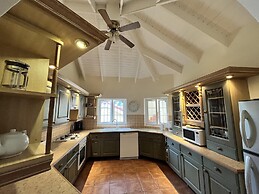 Stunning 4-bed Villa in Gros Islet, St Lucia