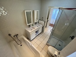 Stunning 4-bed Villa in Gros Islet, St Lucia