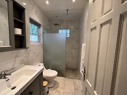 Stunning 4-bed Villa in Gros Islet, St Lucia