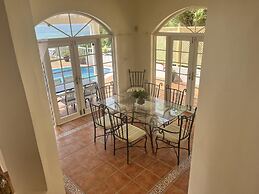 Stunning 4-bed Villa in Gros Islet, St Lucia