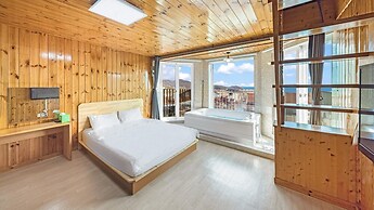 Ganghwa Marinpaibeu Pulbilra Gajok Pension