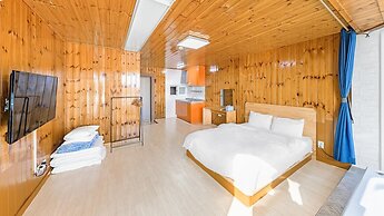 Ganghwa Marinpaibeu Pulbilra Gajok Pension