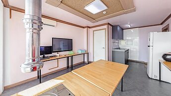 Ganghwa Marinpaibeu Pulbilra Gajok Pension