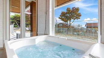 Ganghwa Marinpaibeu Pulbilra Gajok Pension