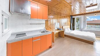 Ganghwa Marinpaibeu Pulbilra Gajok Pension