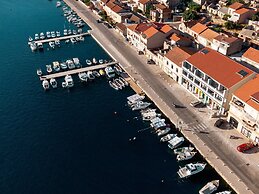 Apartments & Rooms Fisherman's Luck