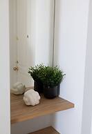 2ndhomes Beautiful & Modern Attic Studio