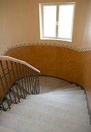 2ndhomes Beautiful & Modern Attic Studio