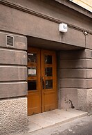 2ndhomes Beautiful & Modern Attic Studio