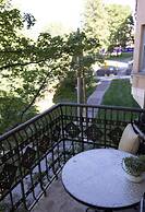 2ndhomes Charming 2BR Home w Balcony