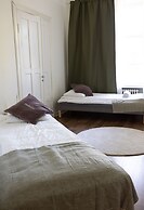 2ndhomes Charming 2BR Home w Balcony