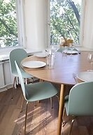 2ndhomes Charming 2BR Home w Balcony