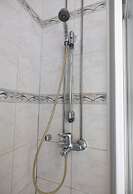 2ndhomes Charming 2BR Home w Balcony