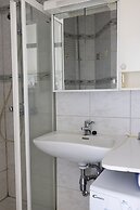 2ndhomes Charming 2BR Home w Balcony