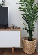 2ndhomes Charming 2BR Home w Balcony