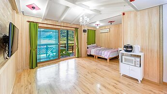 Yeongwol Gangeulpumeunsoo Pension