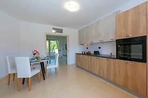 Rivoltella Apt With Pool 600m From Lake