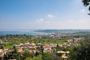 Rivoltella Apt With Pool 600m From Lake