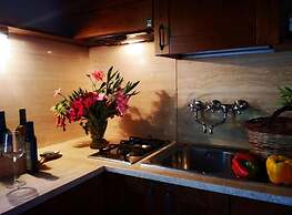 Mustard apt With Shared Pool