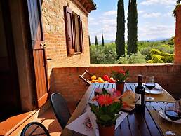 Mustard apt With Shared Pool