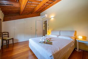 Villa Faccioli Magnolia With Shared Pool