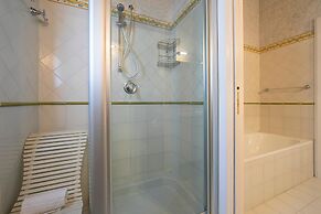 Villa Faccioli Magnolia With Shared Pool