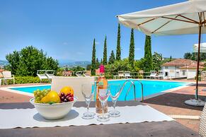 Villa Faccioli Magnolia With Shared Pool