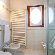 Villa Faccioli Magnolia With Shared Pool