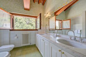 Villa Faccioli Magnolia With Shared Pool