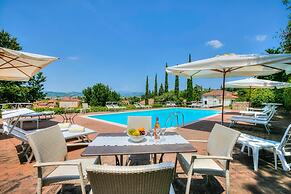 Villa Faccioli Magnolia With Shared Pool