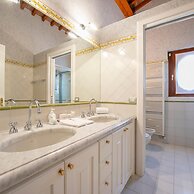 Villa Faccioli Magnolia With Shared Pool