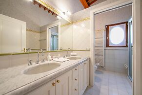 Villa Faccioli Magnolia With Shared Pool