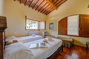 Villa Faccioli Magnolia With Shared Pool