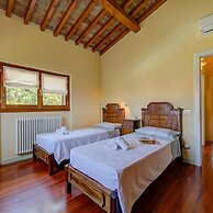 Villa Faccioli Magnolia With Shared Pool