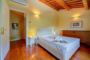 Villa Faccioli Magnolia With Shared Pool
