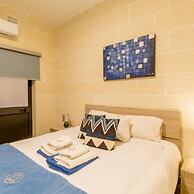 Siku Gozitan House With Pool hot tub