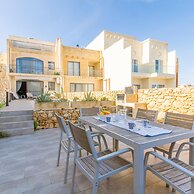 Siku Gozitan House With Pool hot tub