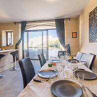 Siku Gozitan House With Pool hot tub